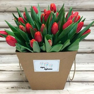 25 тюльпанов в коробке