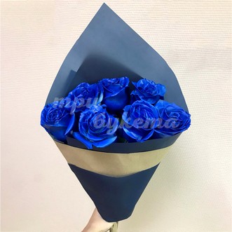 7 синих роз в крафте