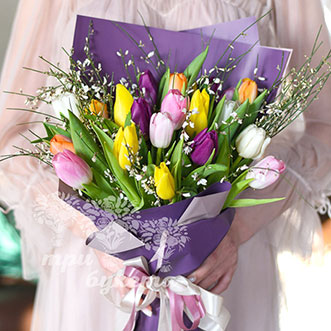 21 разноцветный тюльпан на 8 марта