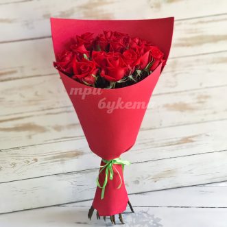 Букет из 15 российских красных роз