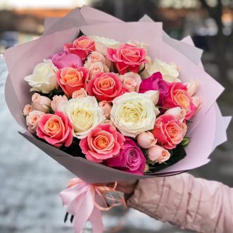 Букет микс из 25 разноцветных роз