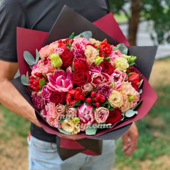 Букет «Красные и розовые цветы»