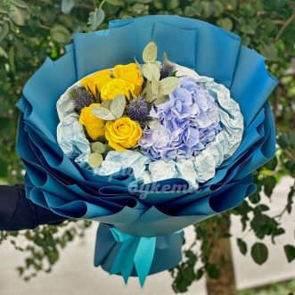 Сине-желтый букет цветов