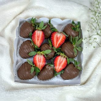 Коробка из 9 клубник в бельгийском шоколаде