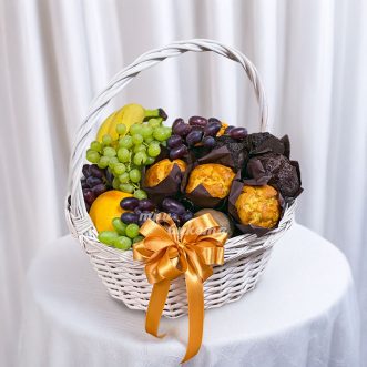 korzina-s-vinogradom-i-maffinami